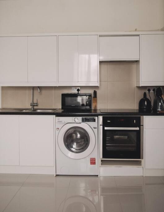 3 Bed Flat With Balcony Central Лондон Екстер'єр фото