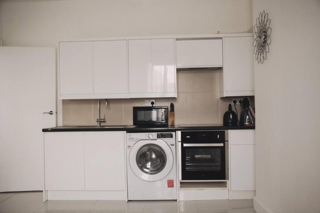 3 Bed Flat With Balcony Central Лондон Екстер'єр фото