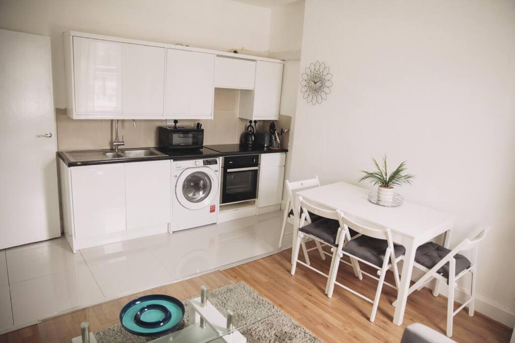 3 Bed Flat With Balcony Central Лондон Екстер'єр фото